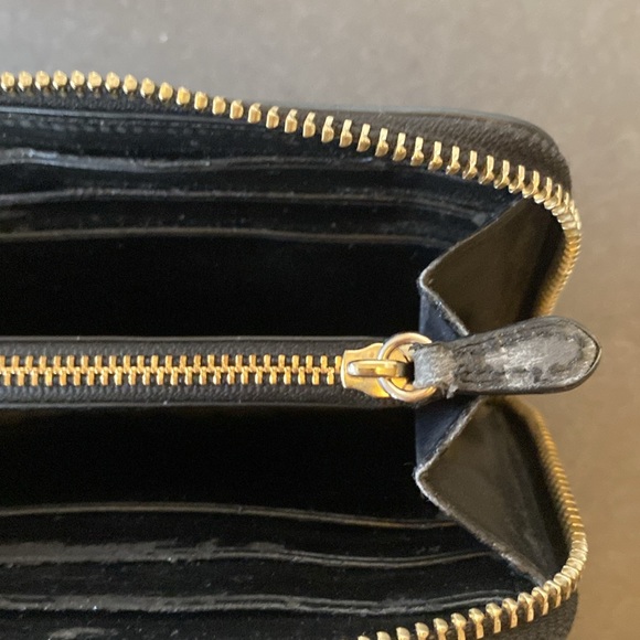 GUC. Coach black leather wallet with gold tone hardware. - Picture 12 of 14